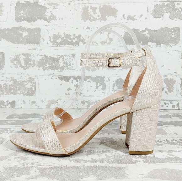 New Bandolino Armory 3 Silver Open Toe Ankle Strap Heeled Sandals C501 - Picture 1 of 12